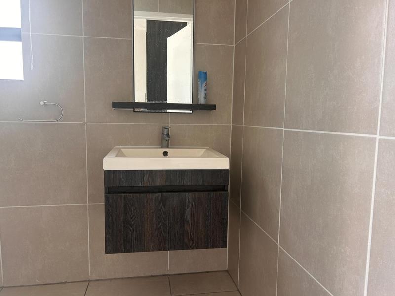 To Let 1 Bedroom Property for Rent in Sandown Western Cape